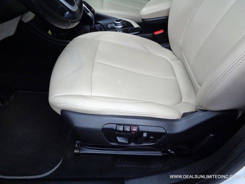 Used 2021 BMW X1 sDrive28i image 8