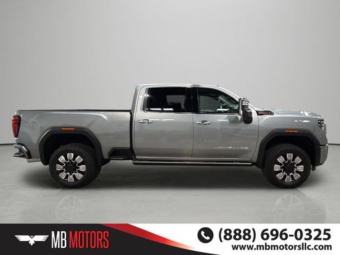 Used 2024 GMC Sierra 3500 Denali w/ Denali Reserve Package AWD/4WD image 5