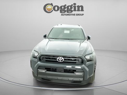 Used 2025 Toyota 4Runner SR5 AWD/4WD image 30