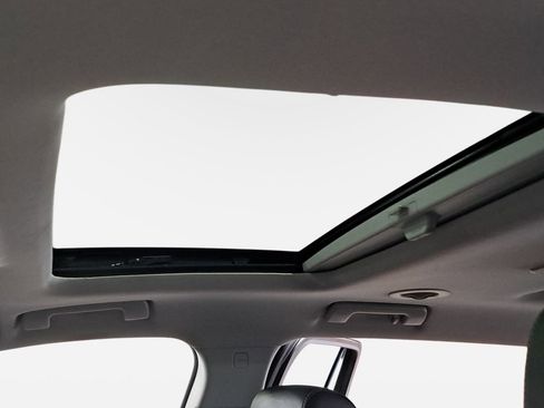 Used 2022 GMC Acadia SLT w/ Elevation Edition image 32