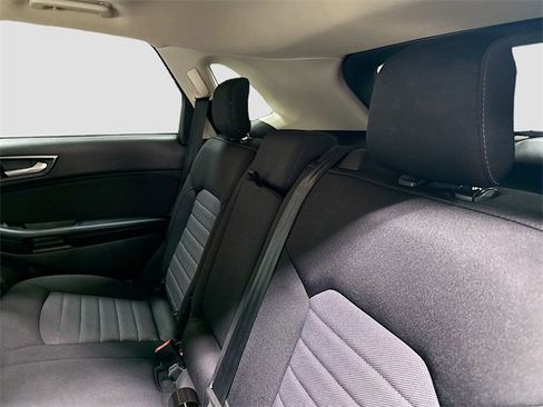 Used 2018 Ford Edge SE image 24