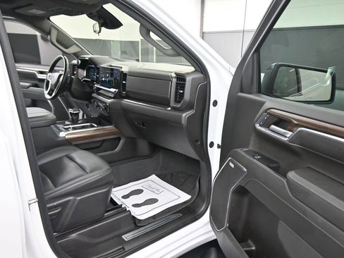 Used 2024 Chevrolet Silverado 1500 RST w/ Redline Edition AWD/4WD image 44