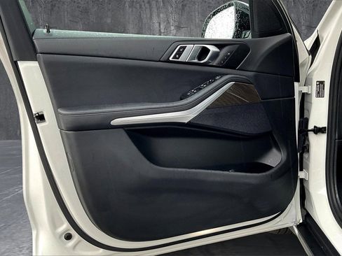 Used 2022 BMW X5 xDrive40i w/ Parking Assistance Package image 17