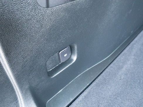 Used 2022 Ford Edge SE image 35