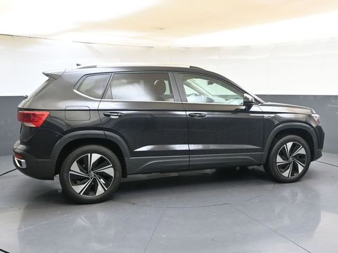 Certified 2024 Volkswagen Taos SE image 6