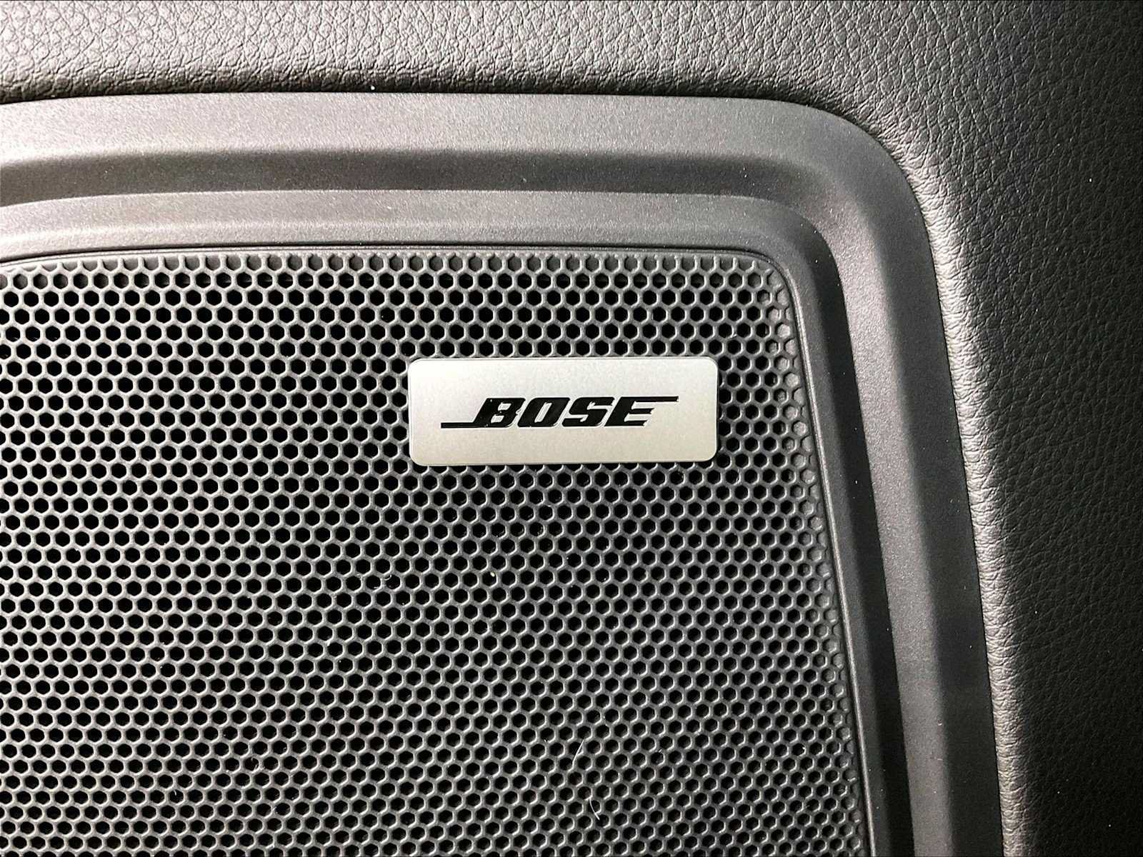 Certified 2022 Porsche Macan AWD/4WD image 38