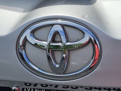 Used 2015 Toyota RAV4 LE FWD image 28
