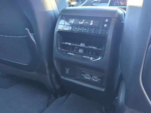 Used 2024 Jeep Grand Cherokee L Laredo image 35