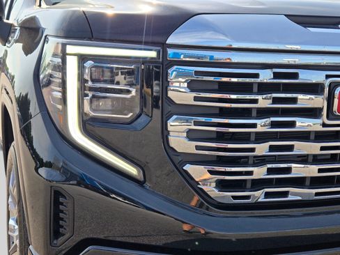 Used 2023 GMC Sierra 1500 Denali w/ Denali Reserve Package AWD/4WD image 3