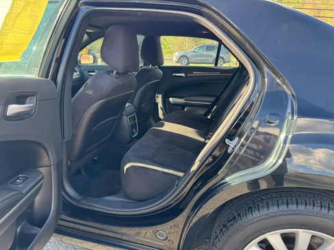 Used 2012 Chrysler 300 RWD image 10