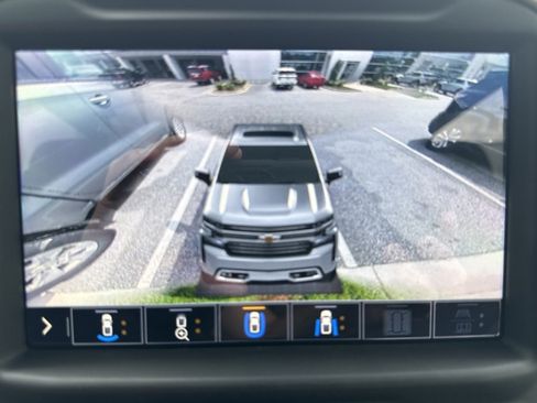 Used 2021 Chevrolet Silverado 1500 High Country w/ Technology Package AWD/4WD image 18