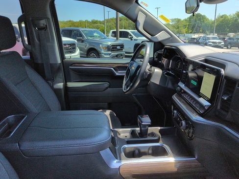 Used 2023 Chevrolet Silverado 1500 LT w/ Z71 Off-Road Package AWD/4WD image 10