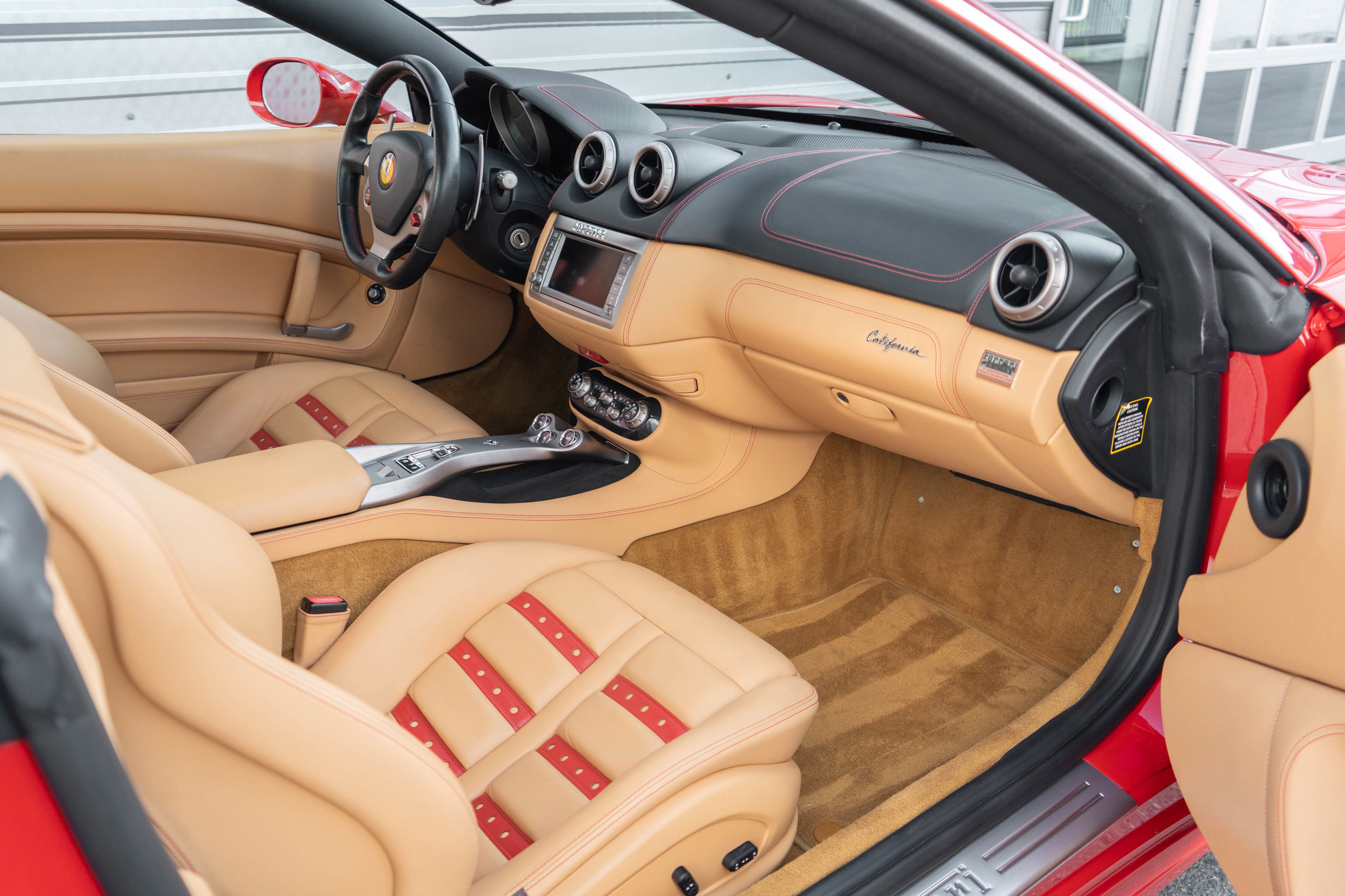 Used 2010 Ferrari California RWD image 26