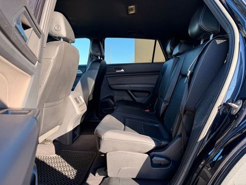 Used 2022 Volkswagen Atlas Cross Sport SE image 28