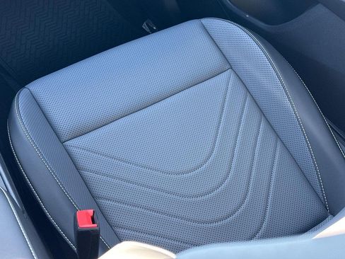 Used 2025 Volkswagen Tiguan SE R-Line image 16