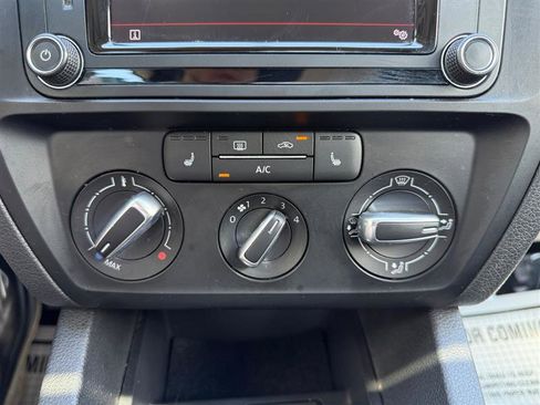 Used 2018 Volkswagen Jetta SE image 22