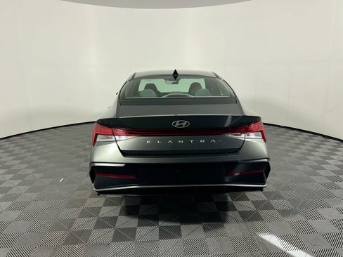 Used 2025 Hyundai Elantra SEL image 4