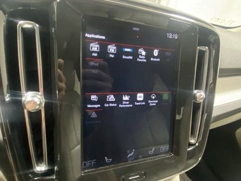 Used 2019 Volvo XC40 T5 Momentum image 21