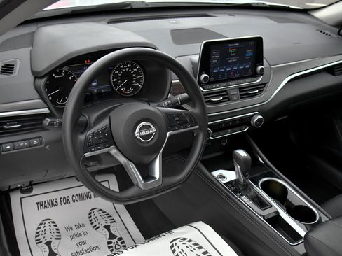 Used 2023 Nissan Altima 2.5 SV image 14