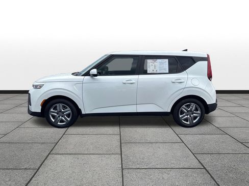 Used 2022 Kia Soul LX FWD image 2