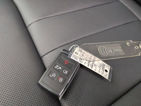 New 2026 Land Rover Range Rover Long Wheelbase SE image 37