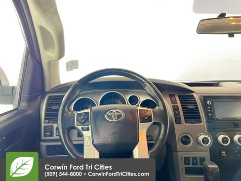Used 2017 Toyota Sequoia SR5 AWD/4WD image 27