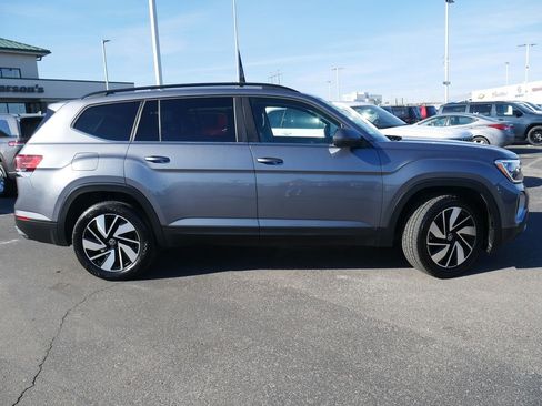 Used 2025 Volkswagen Atlas SE image 22
