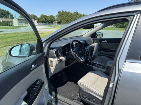 Used 2021 Kia Sportage EX w/ EX Technology Package AWD/4WD image 5