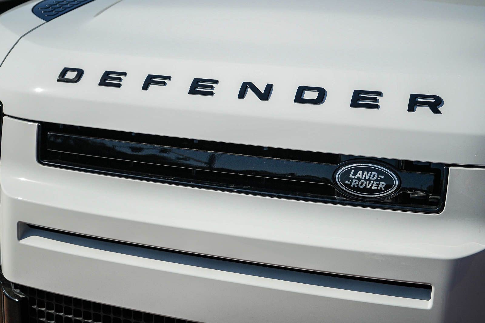 New 2026 Land Rover Defender 110 S AWD/4WD image 9