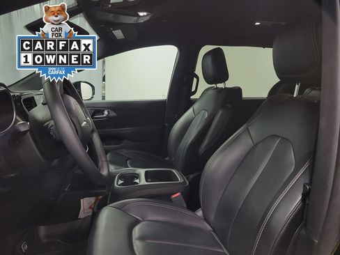 Used 2025 Chrysler Pacifica Select FWD image 15