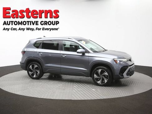 Used 2025 Volkswagen Taos SE AWD/4WD image 45