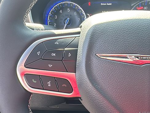 New 2026 Chrysler Pacifica Select image 21