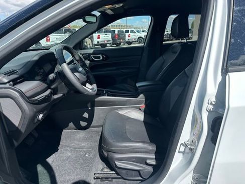 Used 2025 Jeep Compass Trailhawk AWD/4WD image 23