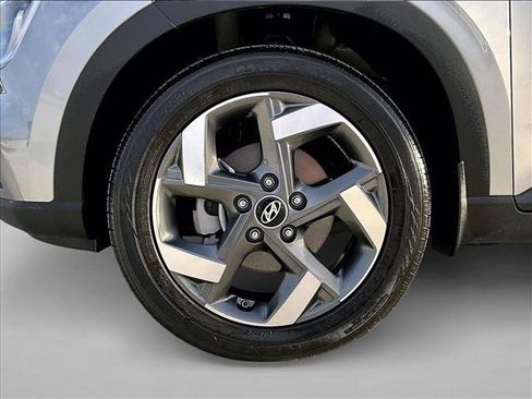 Used 2024 Hyundai Venue SEL image 10