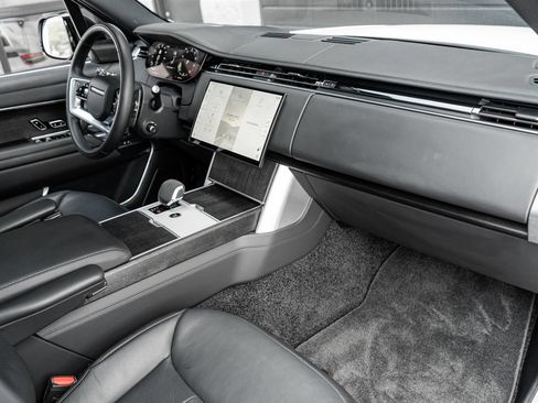 Used 2024 Land Rover Range Rover Long Wheelbase SE AWD/4WD image 2