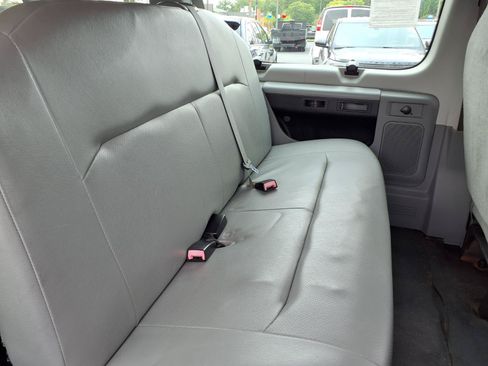 Used 2009 Ford E-350 and Econoline 350 XL RWD image 7