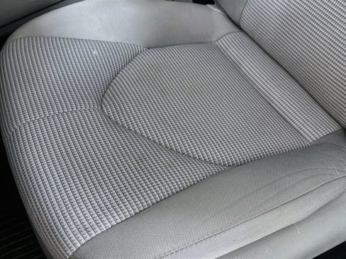 Used 2023 Toyota Highlander LE FWD image 19