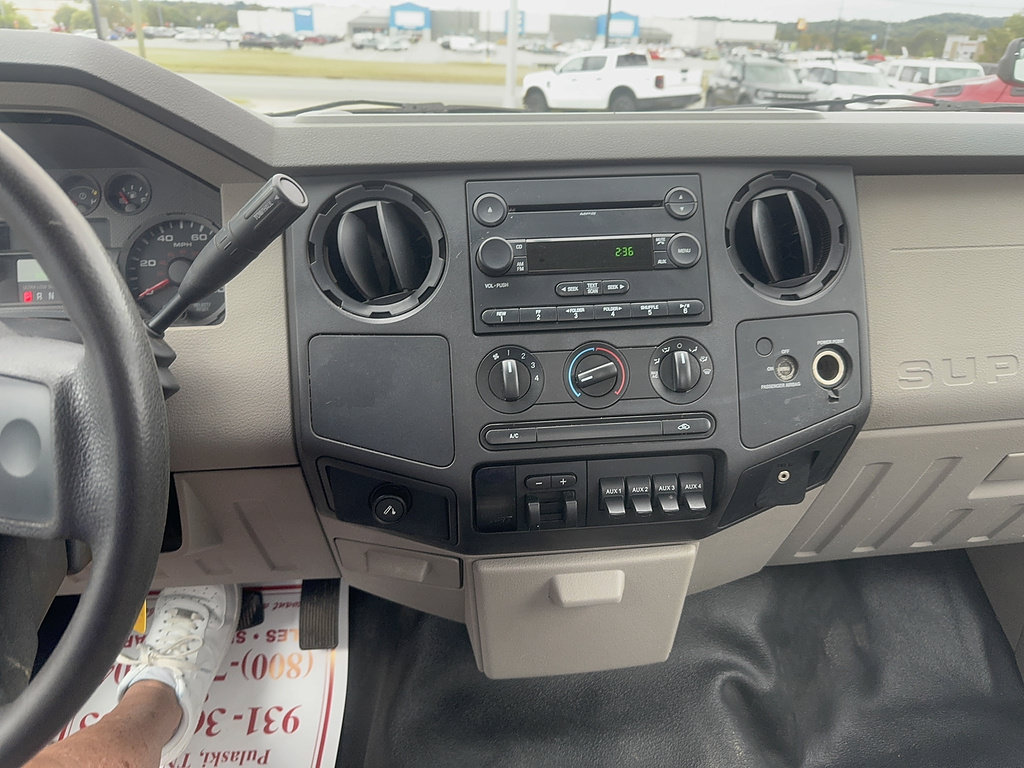 Used 2008 Ford F350 2WD Regular Cab DRW Super Duty image 4