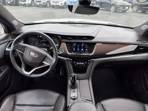 Certified 2023 Cadillac XT6 Sport w/ Platinum Package AWD/4WD image 4