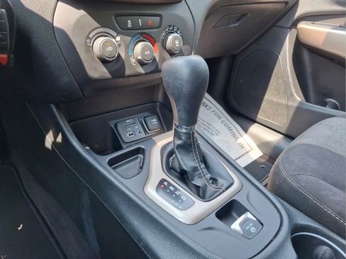 Used 2018 Jeep Cherokee Latitude w/ Altitude Package FWD image 22