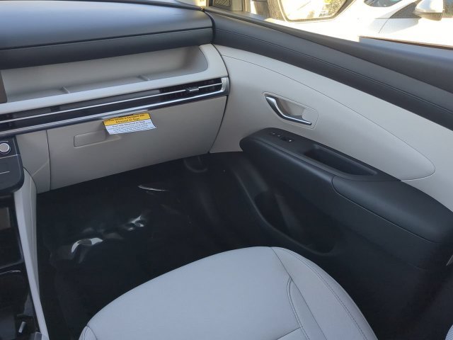 Certified 2025 Hyundai Tucson SE FWD image 17