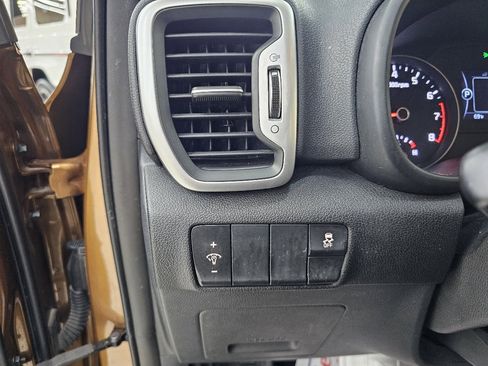 Used 2017 Kia Sportage EX image 32