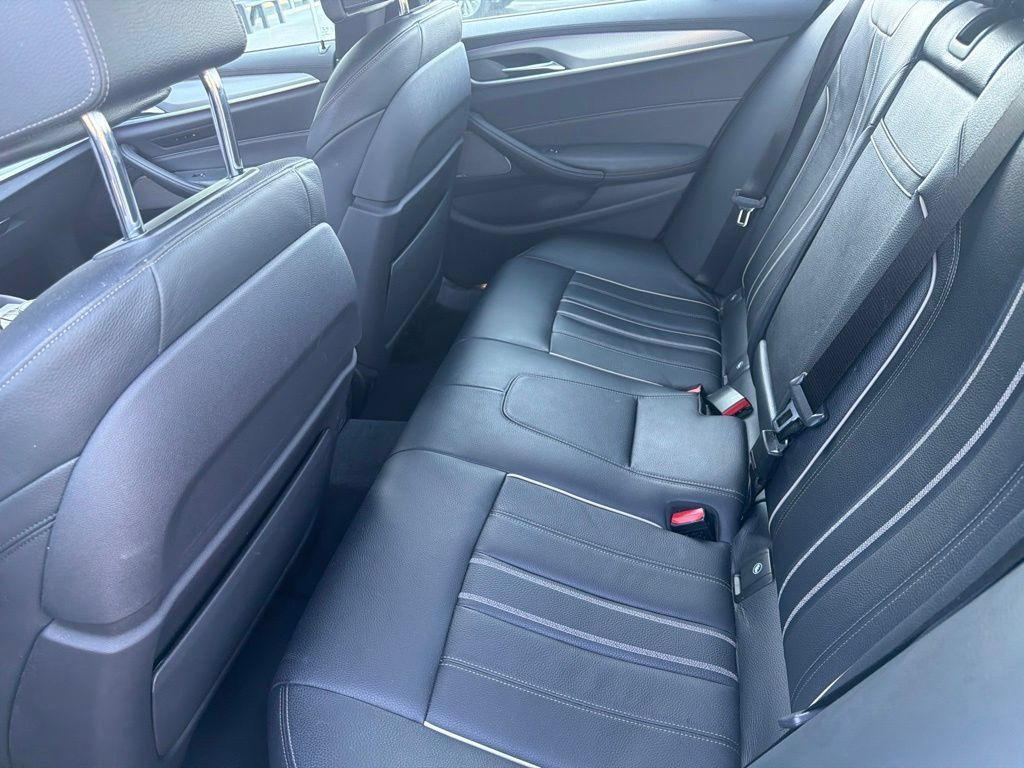 Used 2020 BMW M550i xDrive AWD/4WD image 10