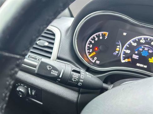 Certified 2021 Jeep Grand Cherokee Laredo image 25