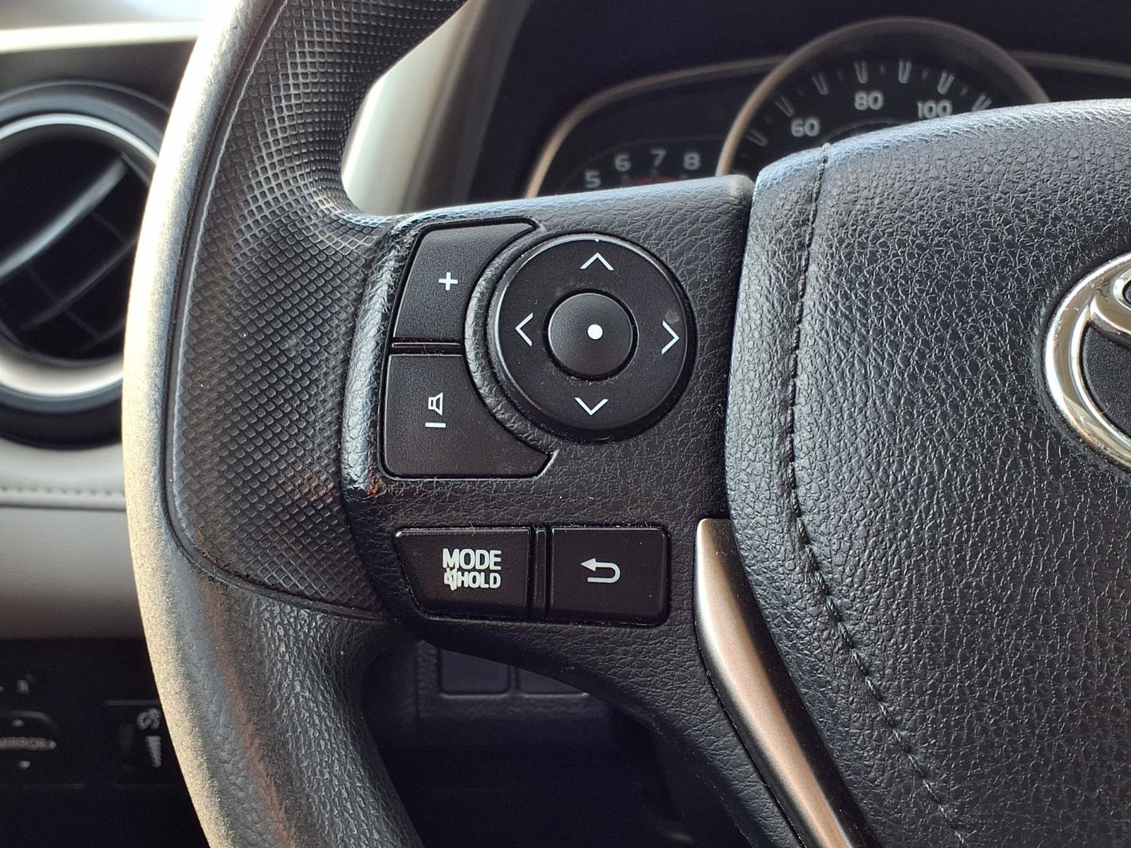 Used 2015 Toyota RAV4 XLE FWD image 17