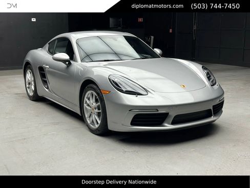 Used 2024 Porsche 718 Cayman w/ Premium Package image 9