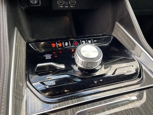 Used 2022 Jeep Wagoneer Series III image 14