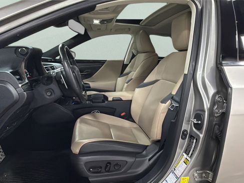 Used 2021 Lexus ES 250 w/ Premium Package image 16