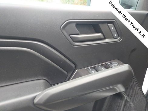 Used 2024 Chevrolet Colorado W/T image 15