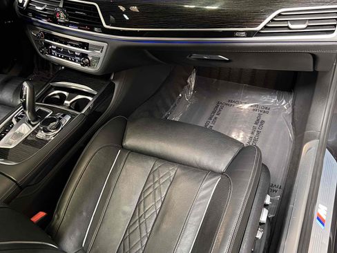 Used 2018 BMW 750i RWD image 46